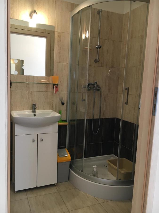 Plazowa Klatka 5P Apartament 5 Pietro I Рови Екстериор снимка